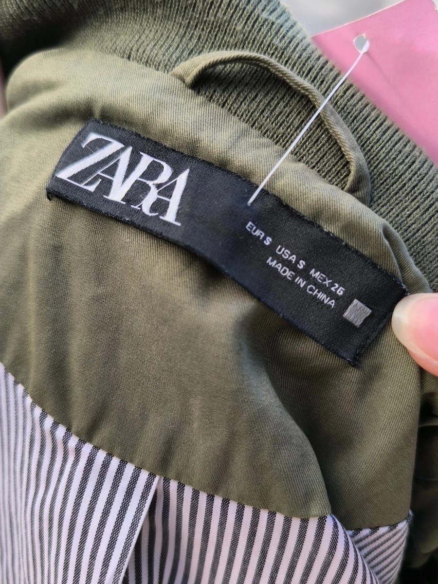 ZARA maslinasto zelena jakna